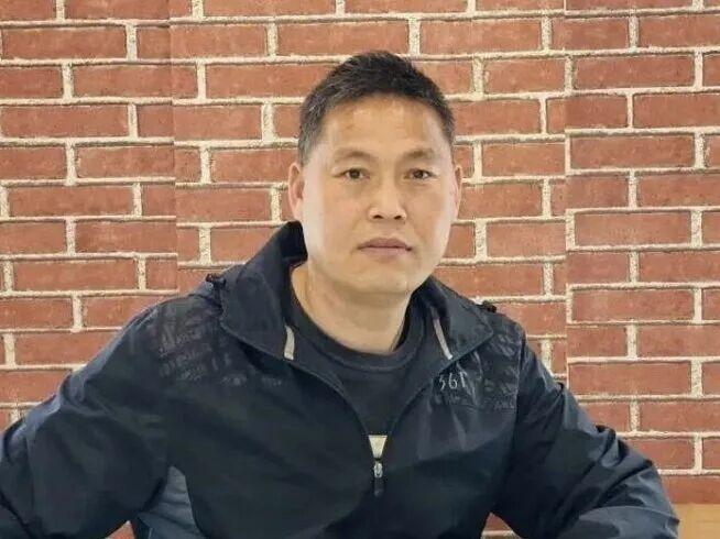 陈年喜 ‖ 旧诗稿
 陈年喜，1970年2月5日出生于陕西省丹凤县桃坪镇金湾村，