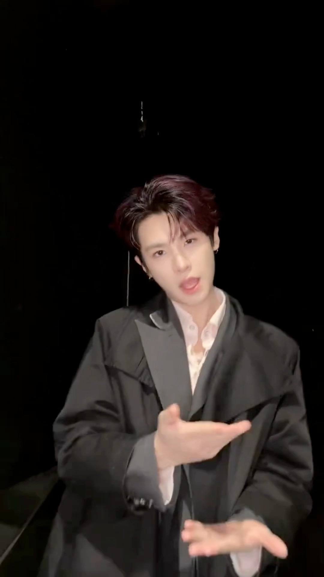 黄明昊跳了发财摇黄明昊跳了发财摇 好帅好会扭 一起发发发