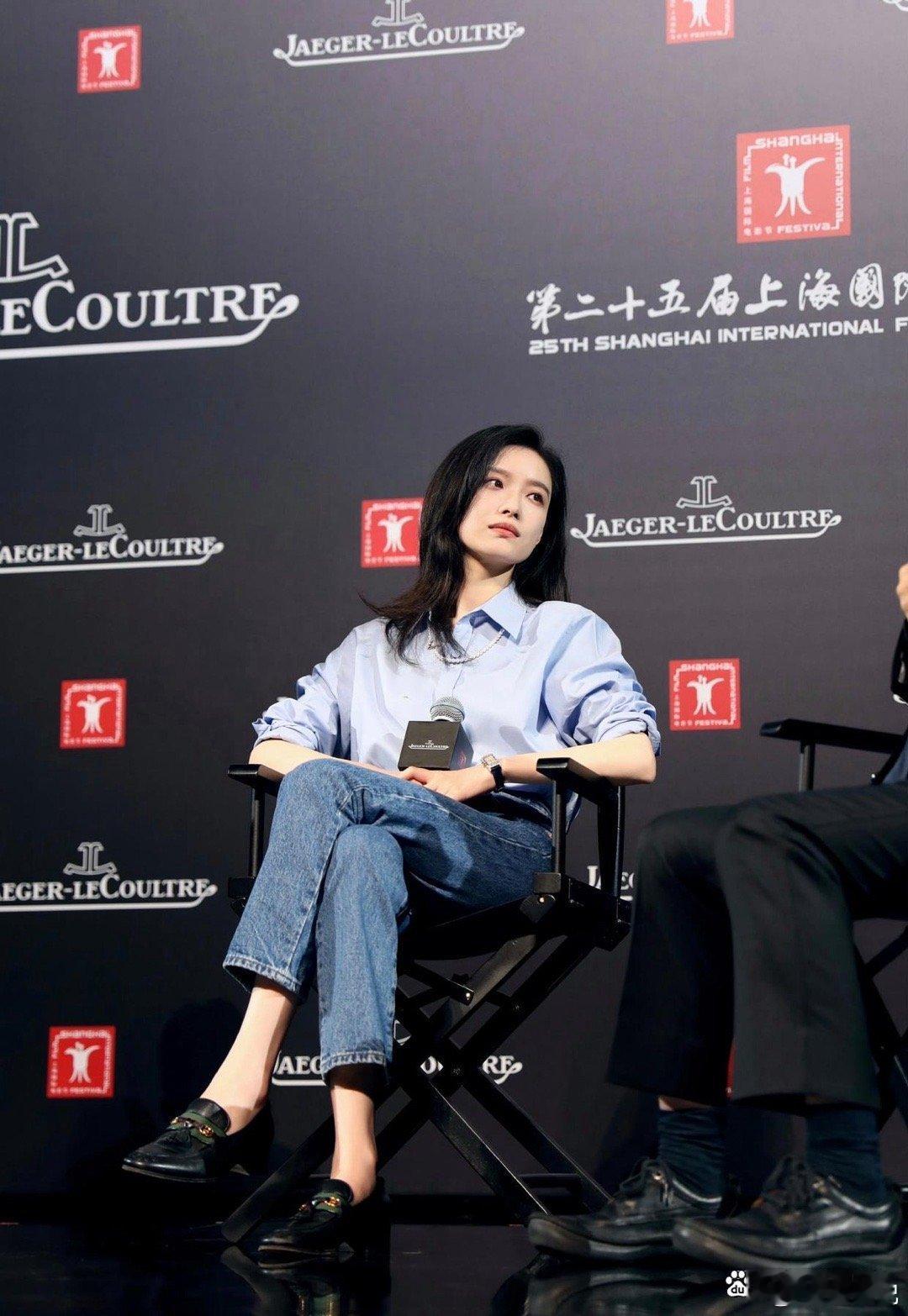 倪妮真有范，台上一坐就气场十足。 ​​​