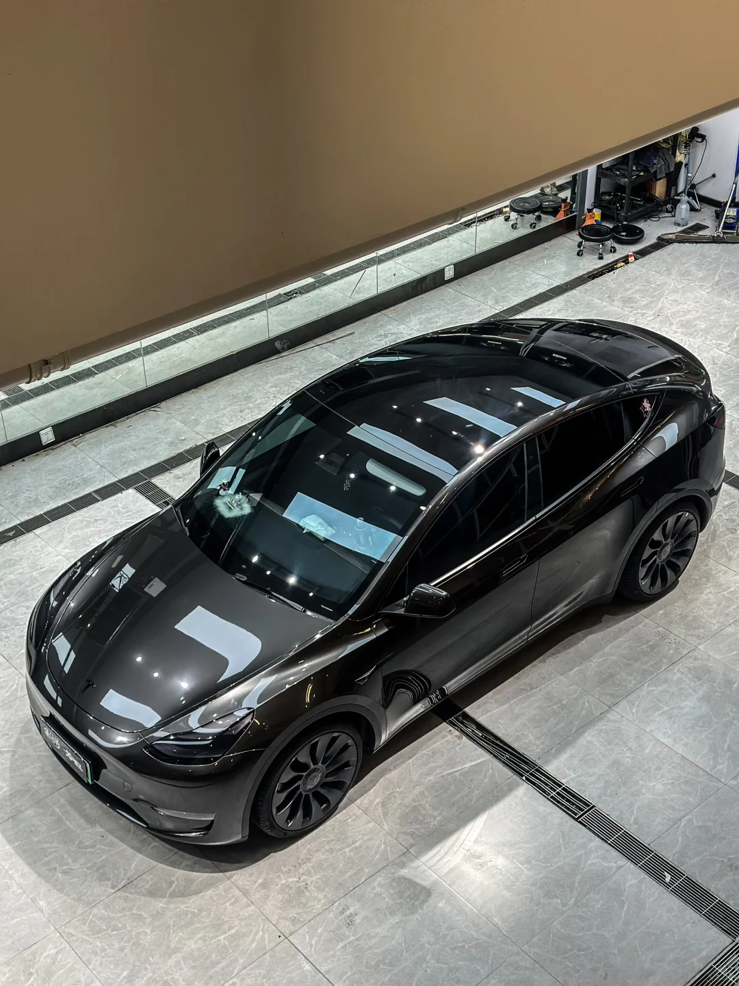 被特斯拉车友追问最多的颜色，液态金属钨钢