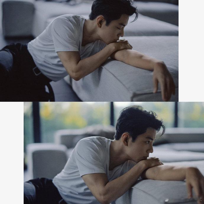 肖战下颚线也有代言了 肖战的商业版图再添惊喜，这次聚焦于他标志性的下颚线，足见其