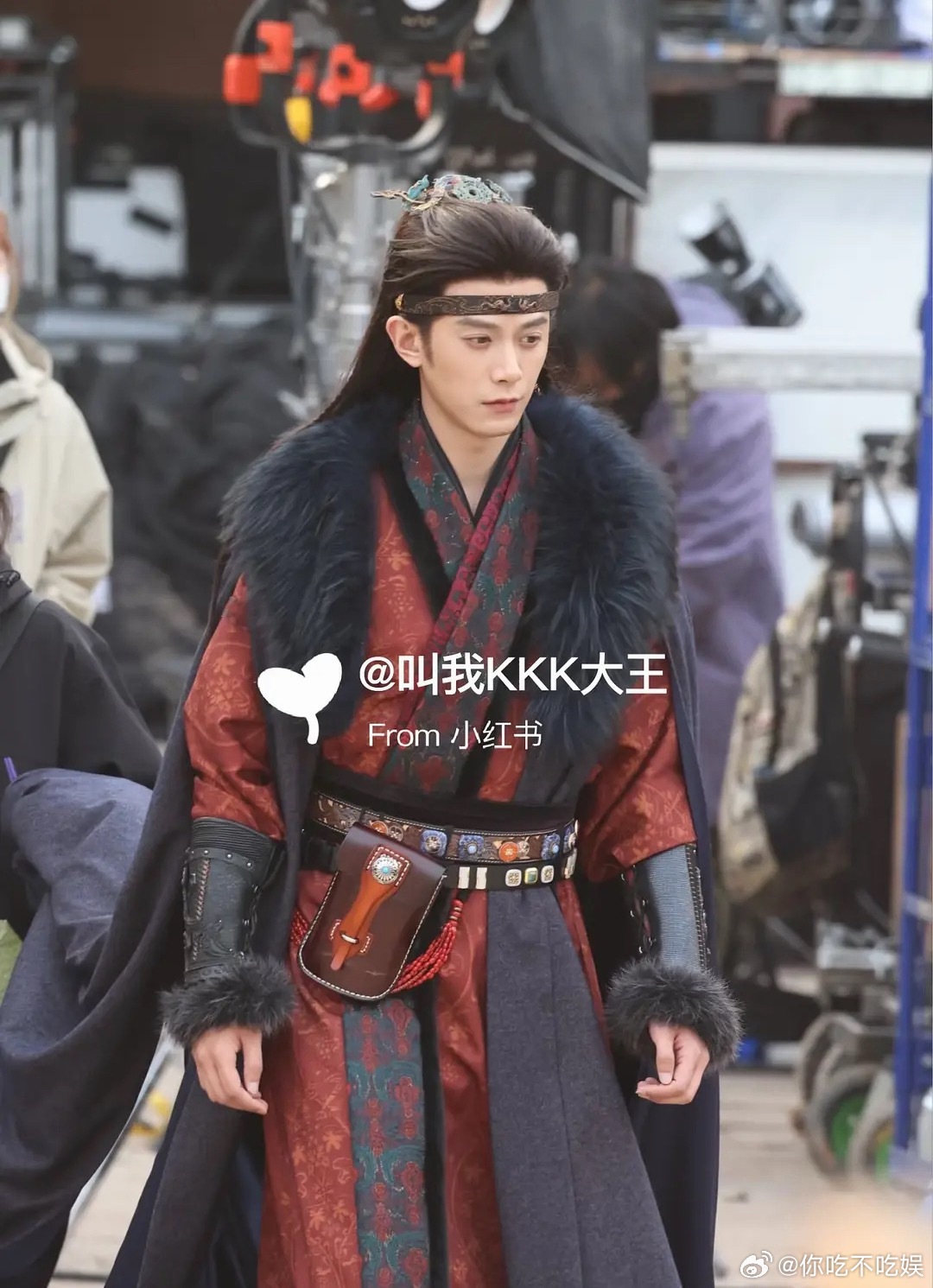 真的又要被丑的惊艳到了。 