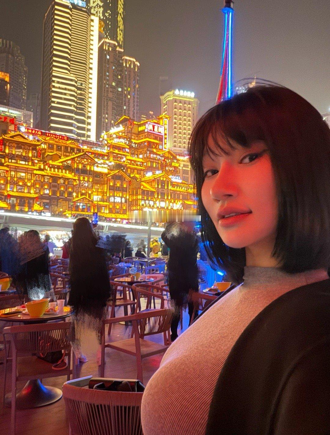 一不小心自拍很多张 