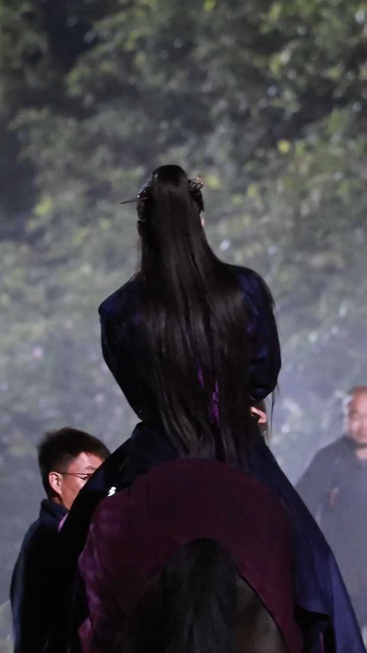 给孩子吓的弹了一下