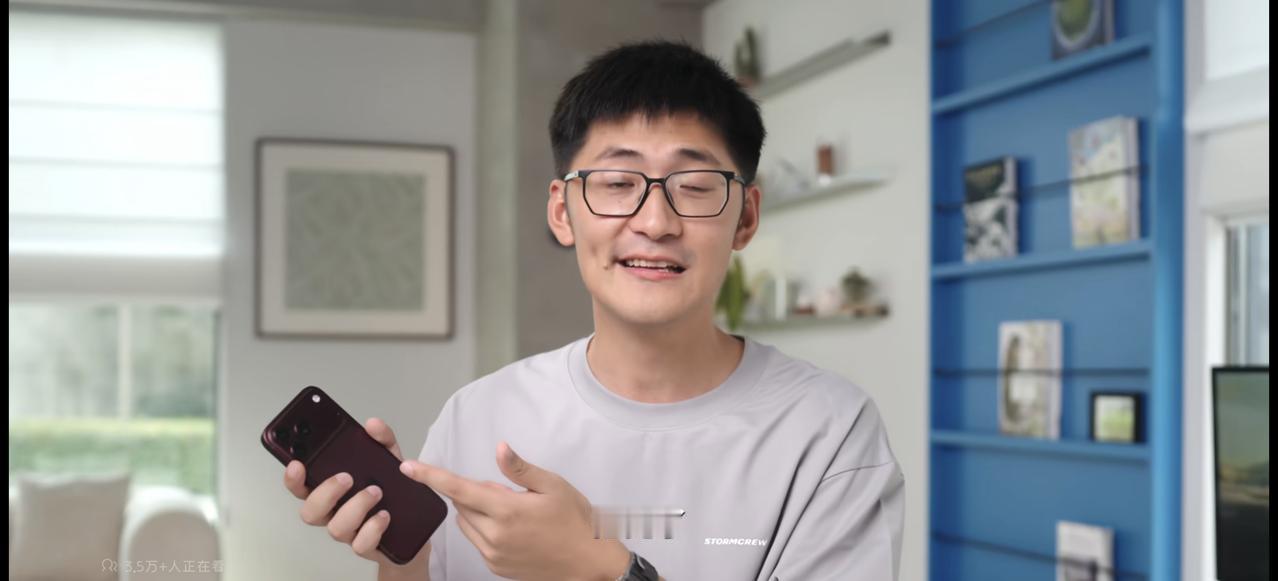 Tim 评价 iPhone 18系列的可变光圈.不得不说现在敢说的评测博主越来越