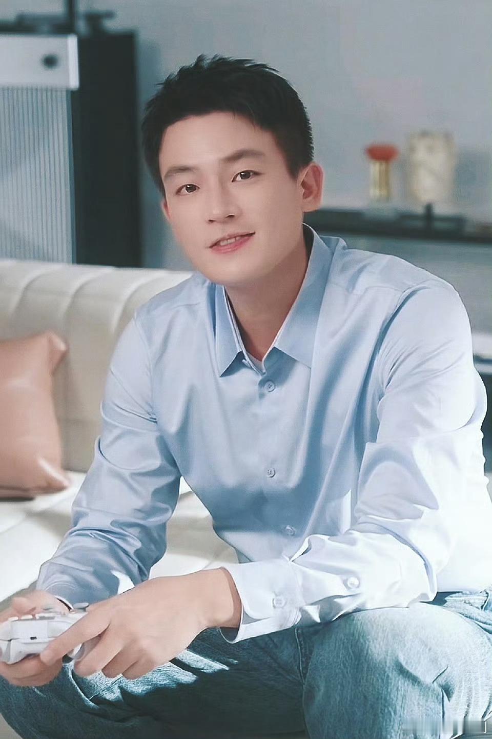 欧豪真的很容易糊糊啊！《生万物》播出期间，完美人设收获颇高人气，现在不到2个月又