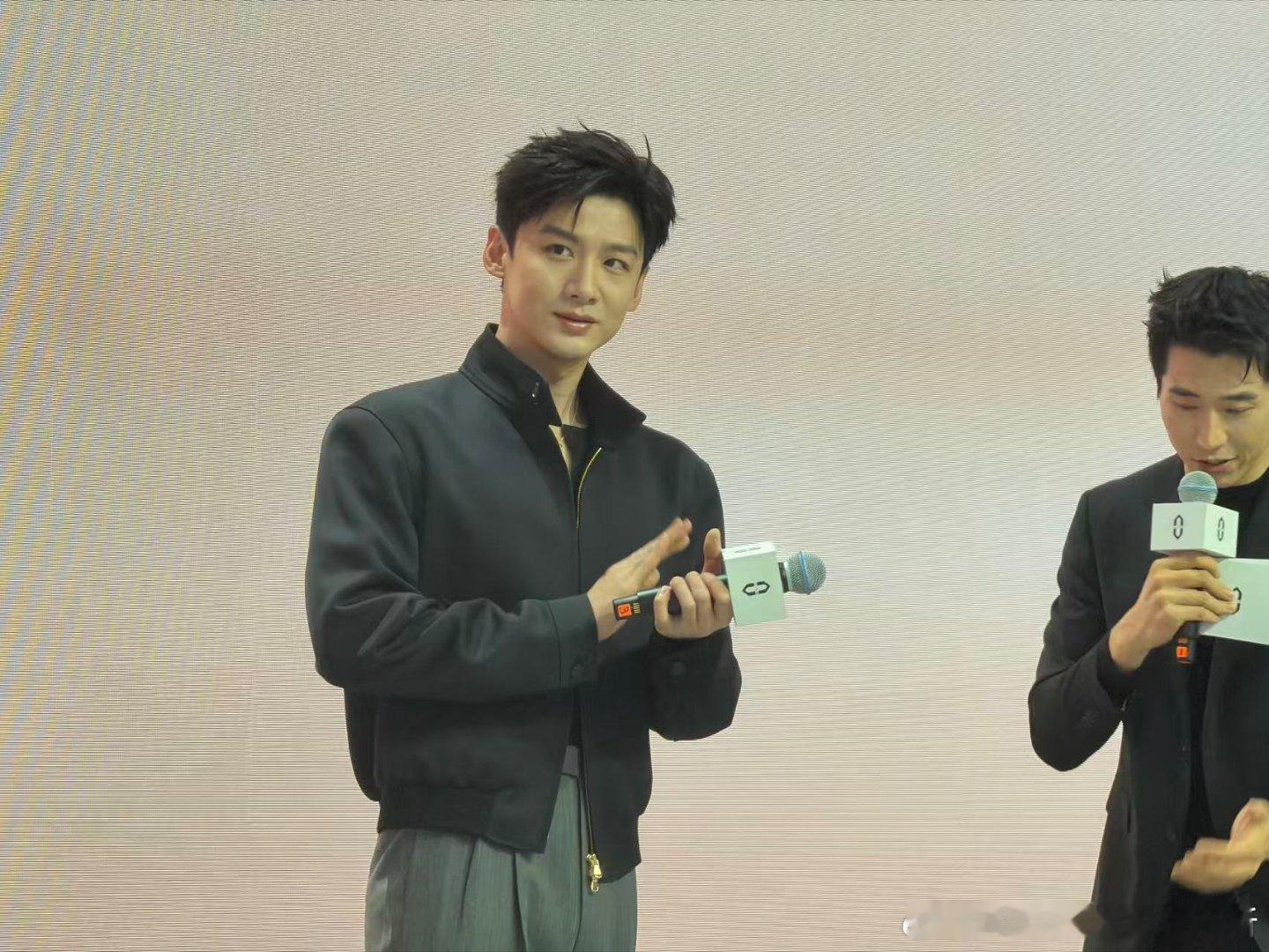 赛力斯更新魔方技术平台，一个中枢协调上下车体，包括智慧空间、智舱智驾、智能底盘、