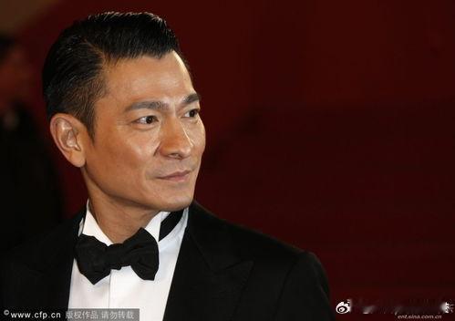 刘德华 我妈的爱豆终于发新歌了 刘德华发新歌啦，我妈兴奋得哼起歌，她这爱豆就是全