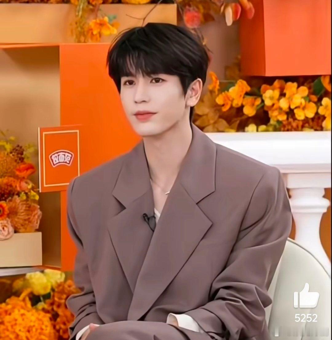 张凌赫 女孩一定得吃碳水 张凌赫的减 肥经验太有参考性了！他试过错误方法，所以真