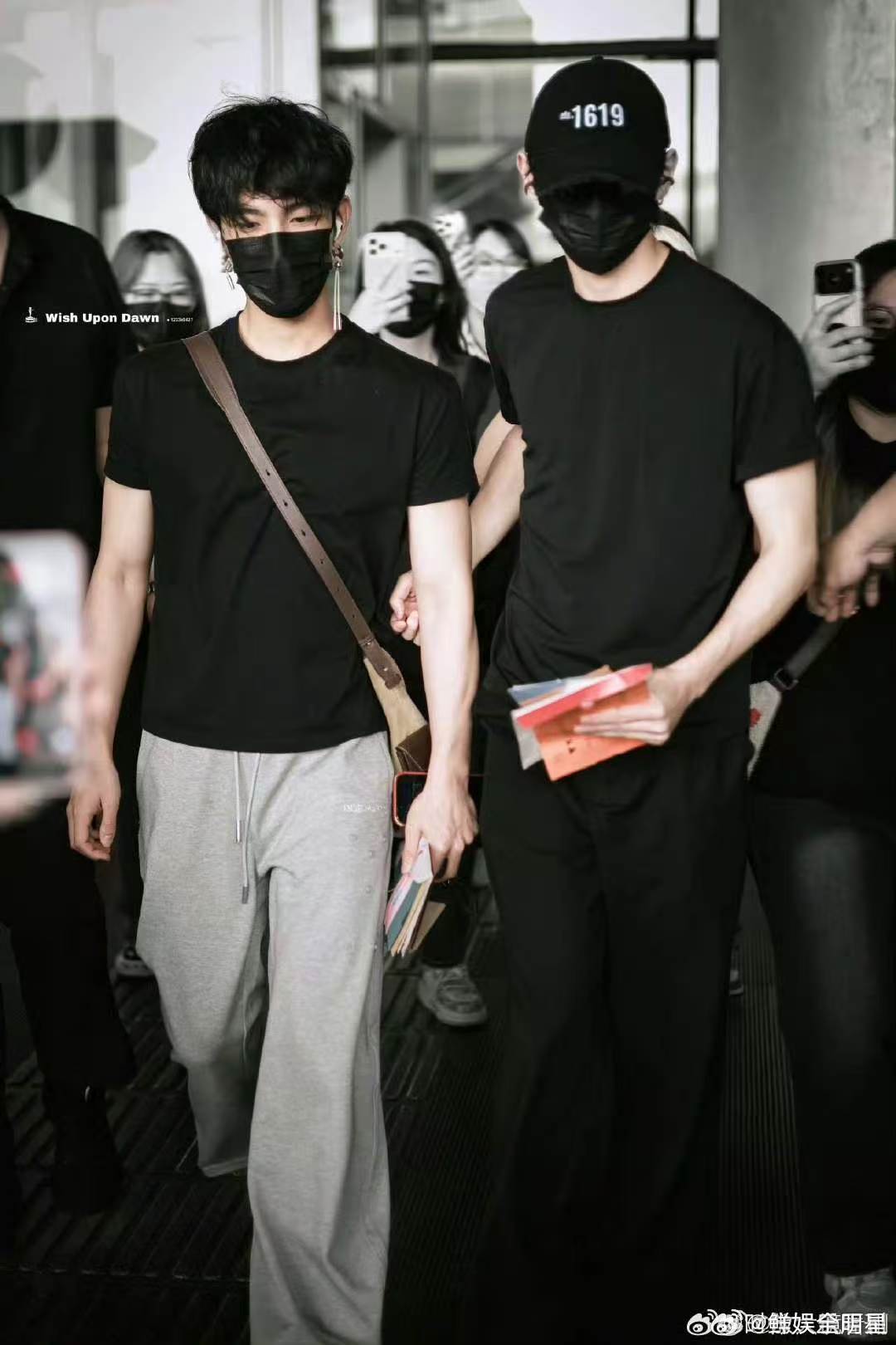 何昶希巴黎迷路 何昶希给何衍朝买礼物巴黎街巷藏着专属浪漫，何昶希惦记何衍朝的小喜
