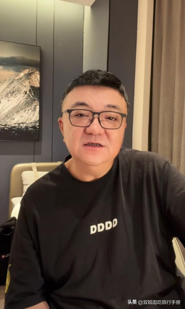 董路说：葡萄牙b席犯了不该犯的错。
清晨董路直播 ，就葡萄0-1输给西班牙发表了