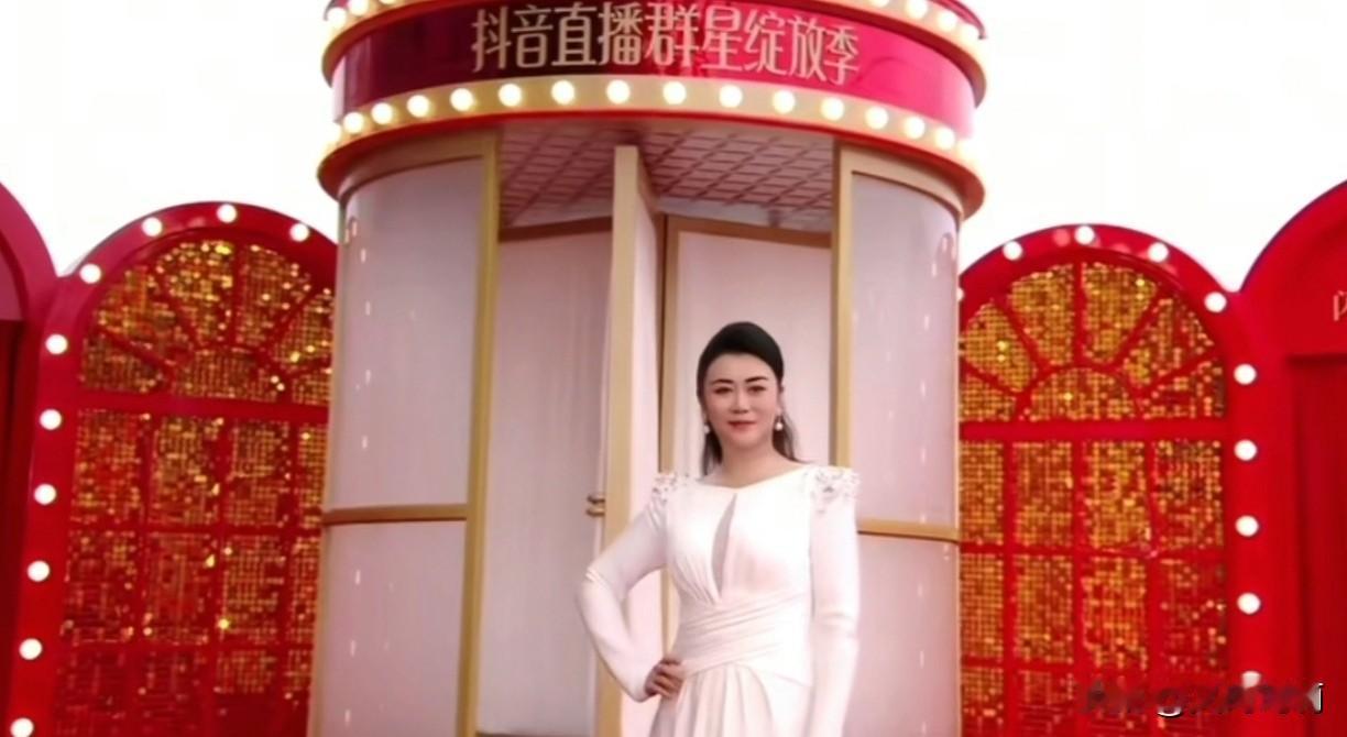 力饼因为《楚玉》放弃了2026年香港维多利亚红毯走秀及演奏舞台，可谓少了许多乐趣