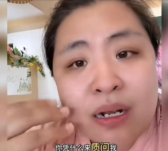女子连续捐款好几年，偏偏才停了一个月，基金会的电话就追了过来，开口便问：“怎么这