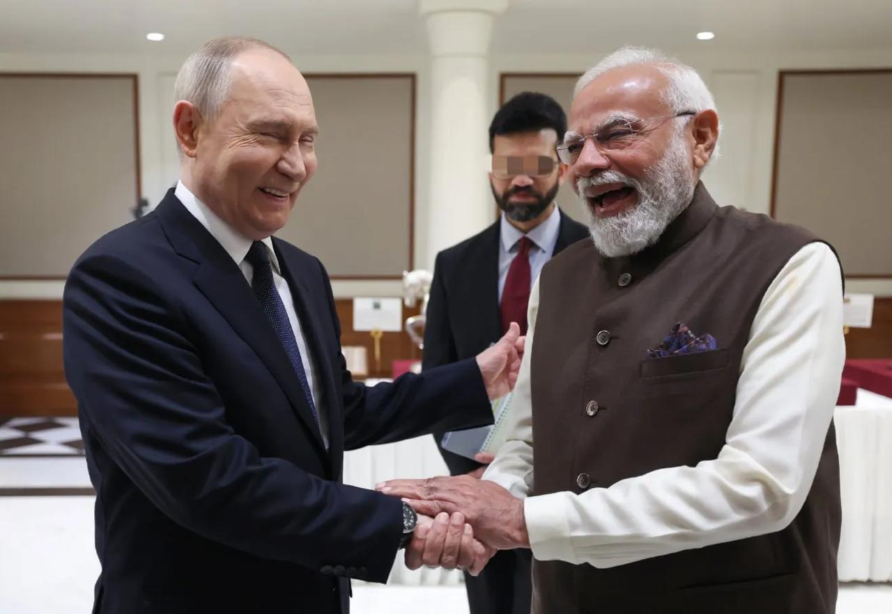 想不到吧！印度和乌克兰直接吵起来了，这剧情也太抓马了！
 
起因是普京官邸被传遭