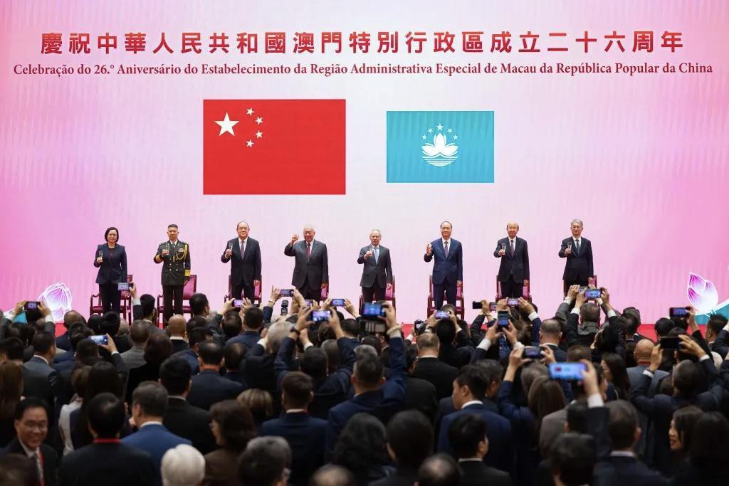 澳门特区政府举行升旗仪式和酒会，庆祝回归祖国26周年。(来源: 央视新闻) 