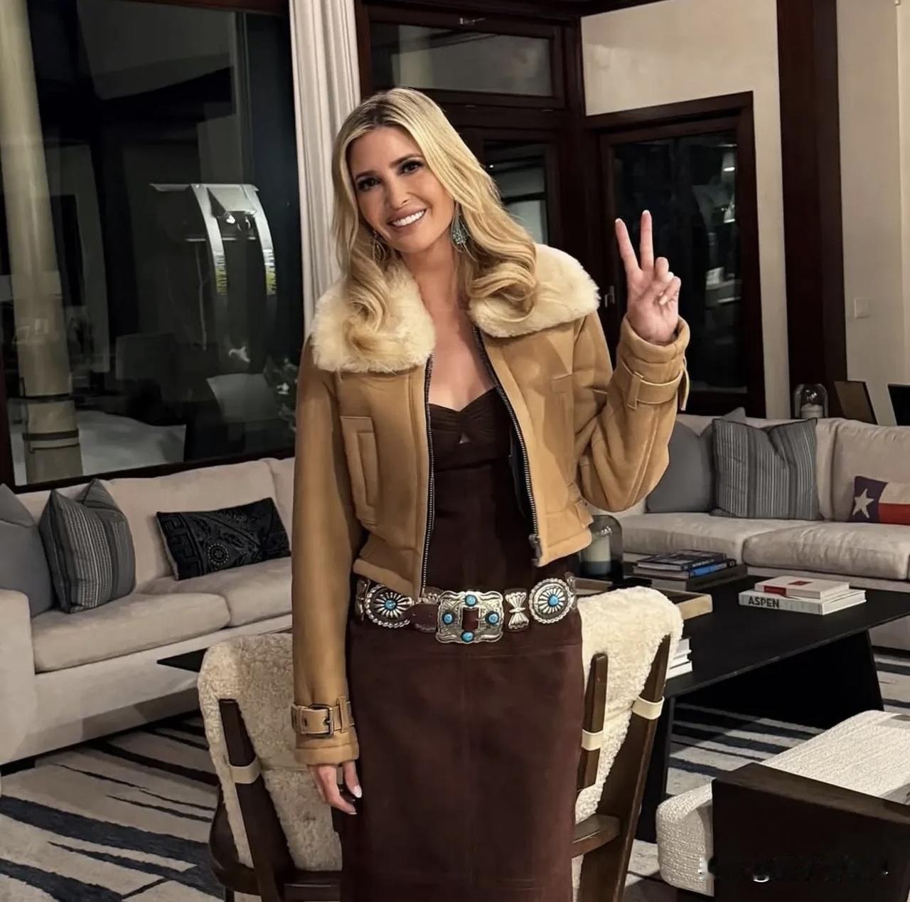 美國「第一公主」發布在阿斯彭(Aspe)全家一起度假的相片。🎄
Saddlin