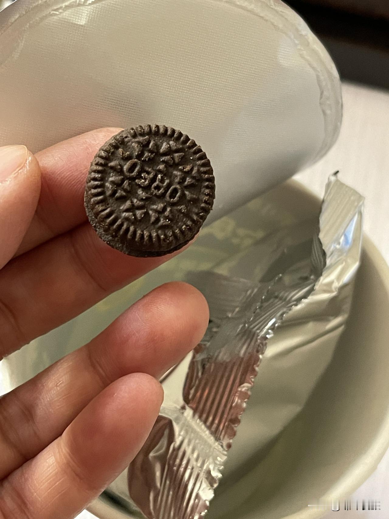 冬日生活打卡季去乐沙儿万达店买一次性毛巾、内衣等旅行用品，结款时张先生重复三遍问