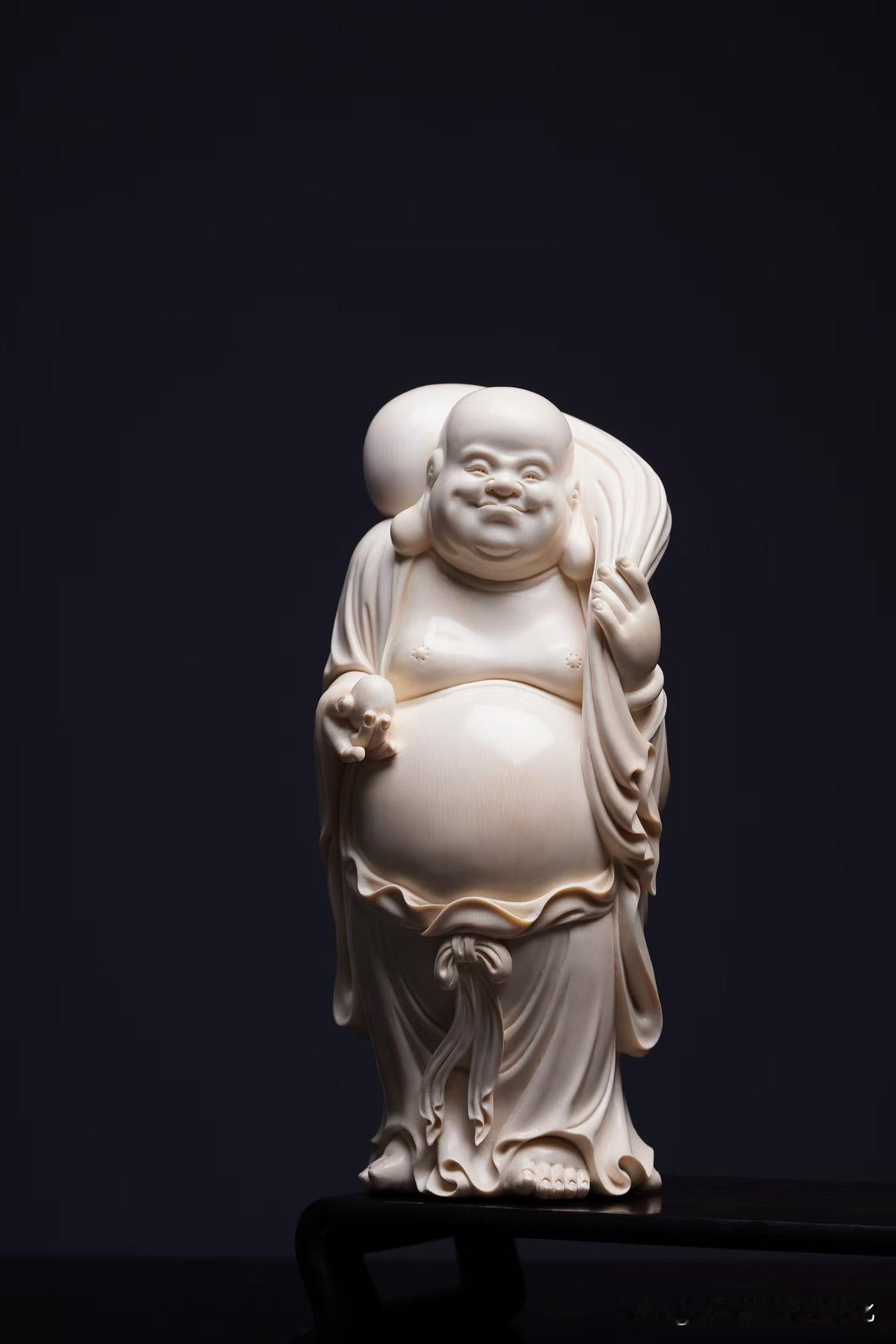 布袋弥勒｜一笑纳福，心安自在

温润细腻的质感，雕琢出憨态可掬的布袋弥勒✨

开