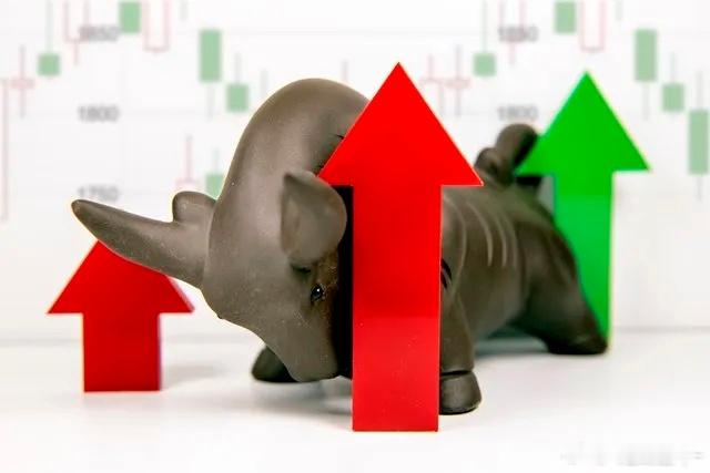 请注意！大盘今日将有望反弹，我们倡议坚守好自己手中的股票等待反弹。然而，切记勿盲