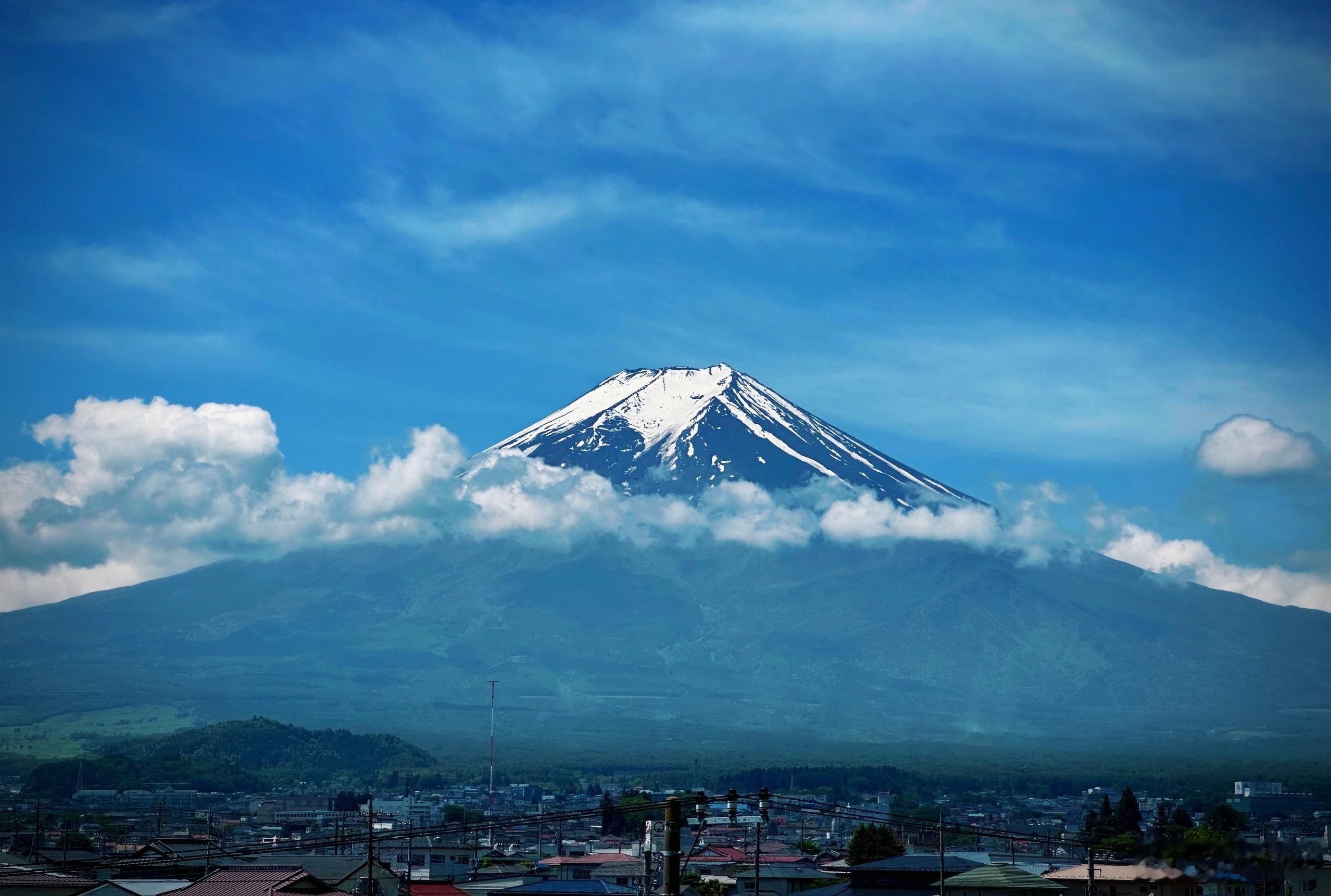 快速行驶中疯狂出片。真美啊。🗻还是第一次看到富士山。 日本·富士山