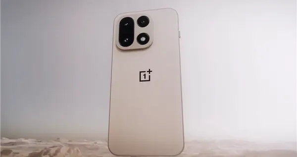 一加15原色沙丘亮相 首發航天級納米瓷金屬 兩大自研工藝