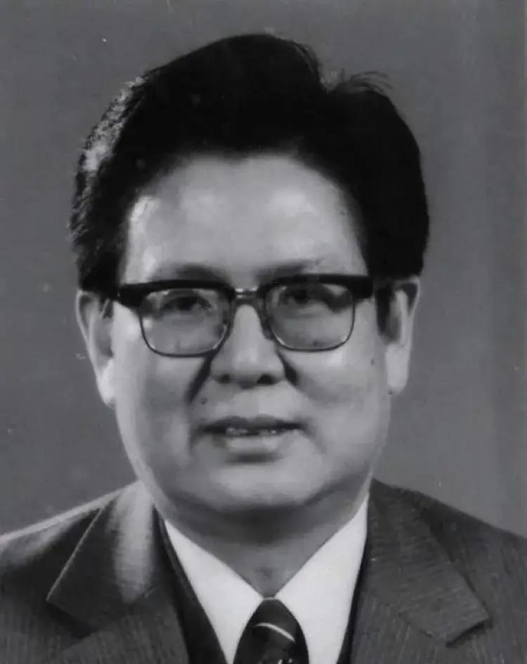 陈创天（1937年2月18日-2018年10月31日），男，1962年北京大学物