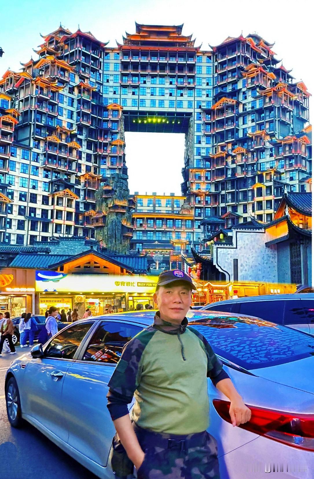 【张家界七十二奇楼】七十二奇楼位于永定区武陵山大道1号的景区，七十二奇楼109.