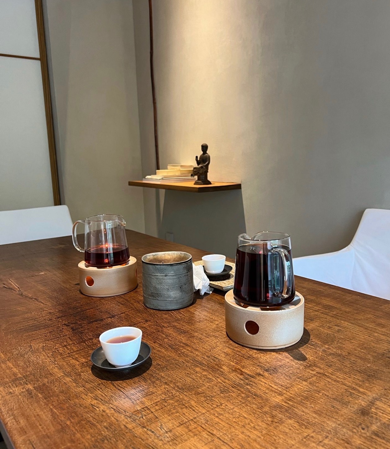 品茶赏器交友  守着这间茶室，朝夕与草木、清茶、清风相伴，越发觉得，古人说的“天