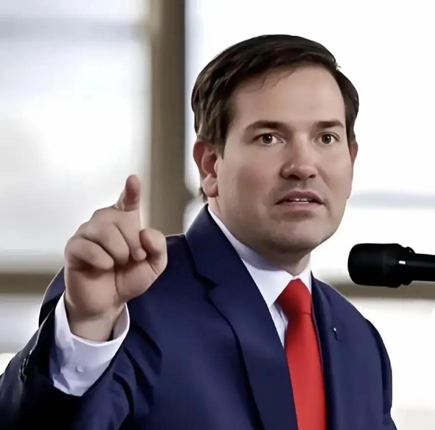 特朗普要“强买”格陵兰岛，
真相只有一个：
针对中俄的北极战略！

不是为了买地