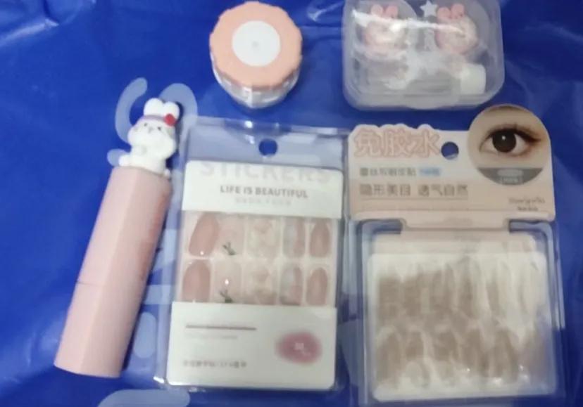 宿舍搬进来了一个新的女孩子，震惊我
第一天第二天把宿舍打扫的干干净净，厕所门阳台