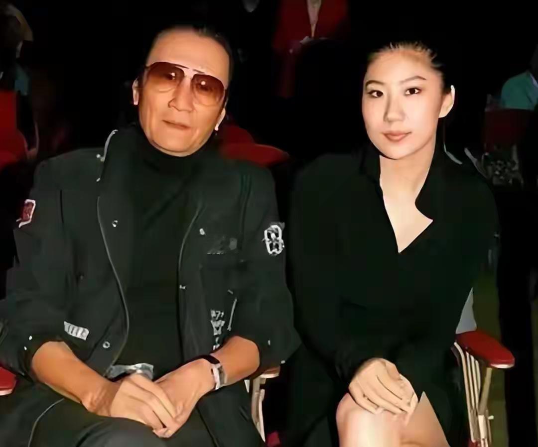 Coco曾是模特圈小透明，谢贤却是香港娱乐圈“风流四哥”，一场酒吧邂逅，让相差4