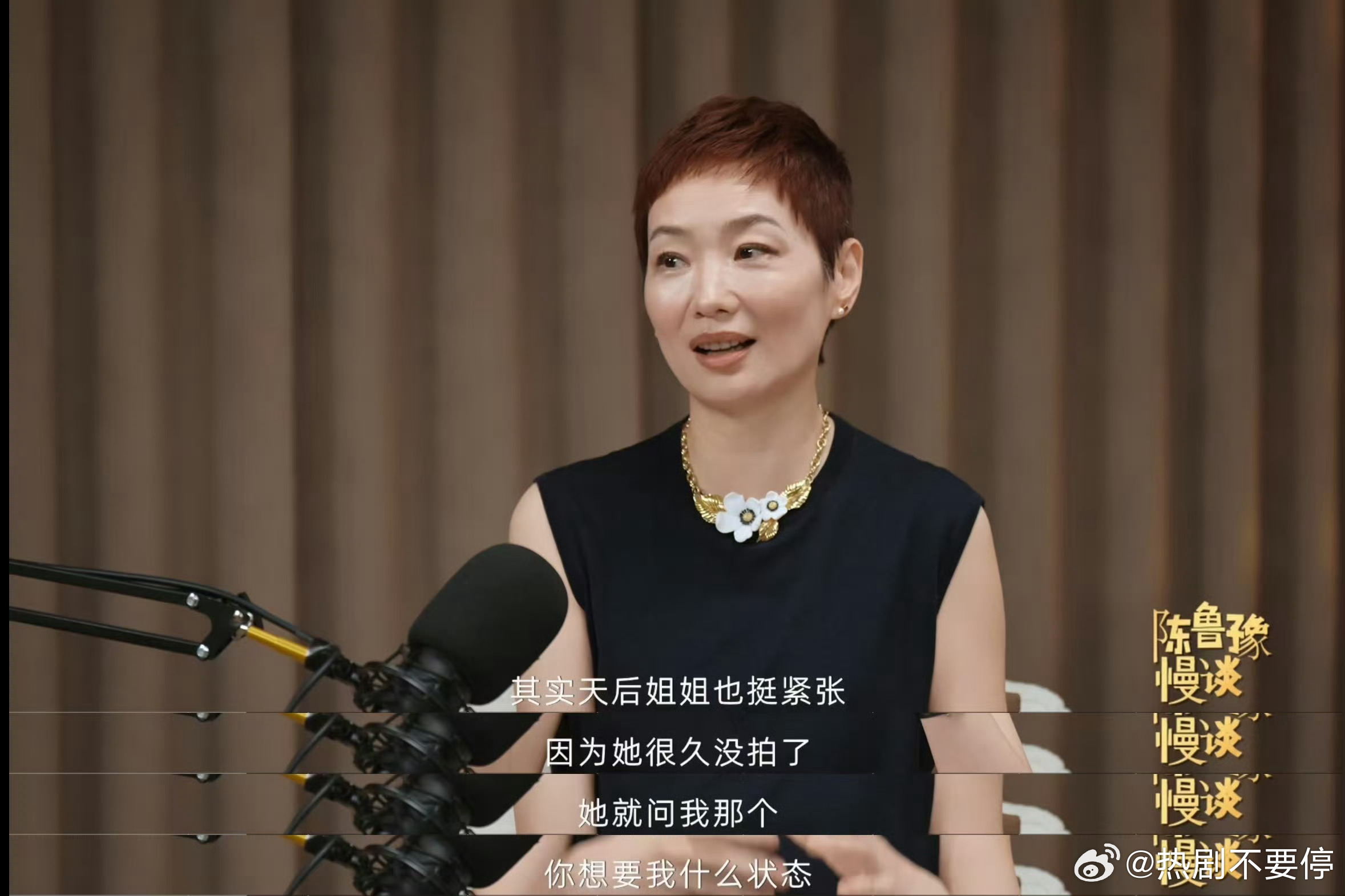 原来王菲拍封面也会紧张其实是够敬业来的尊重工作才会紧张 