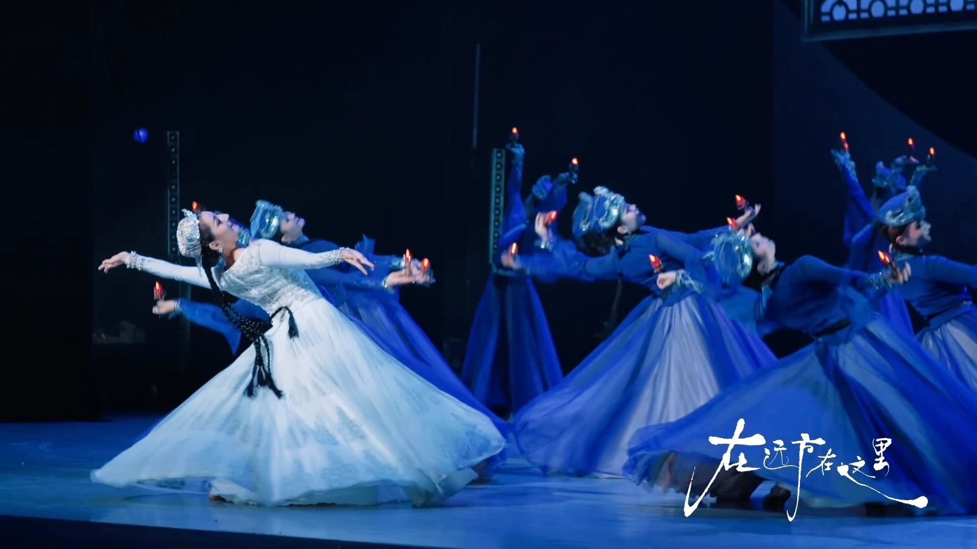 冯小刚徐帆看佟丽娅舞剧 佟丽娅领衔的舞剧《在远方在这里》收获满满好评，冯小刚、徐