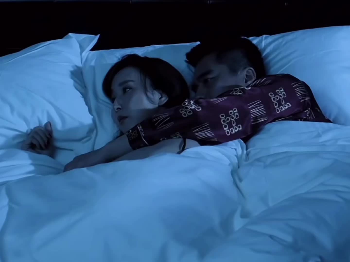 爱是知道她的一切过往，没有在意 只有心疼