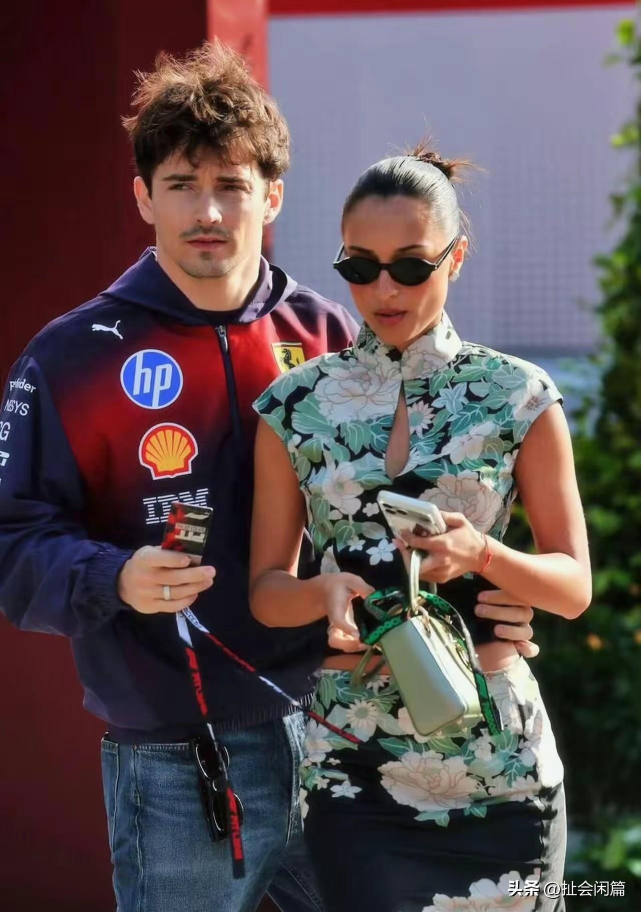 乐扣夏尔·勒克莱尔的新婚妻子情商很高，来中国参加F1比赛，穿的衣服都是改良款的旗