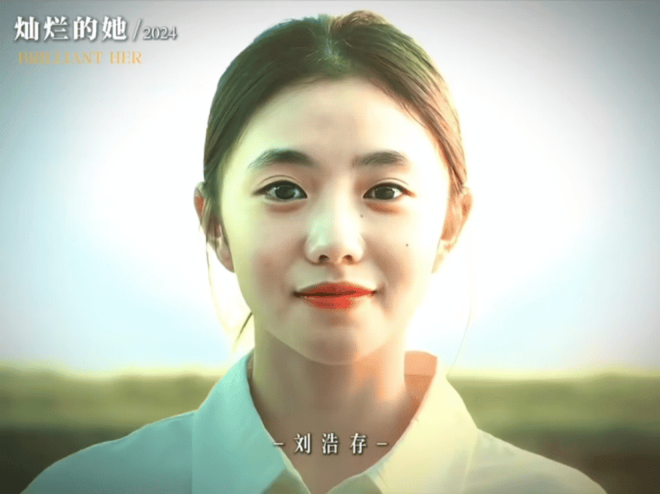 谁说演员不能看镜头。 