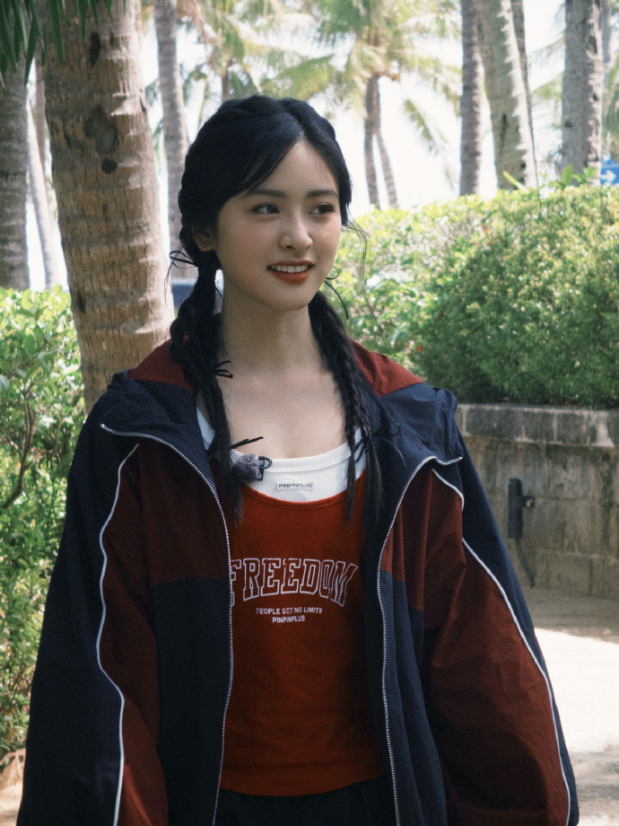 沈月解锁导游新身份  《是女儿是妈妈》节目里面沈月解锁导游新身份！真的是期待咱们