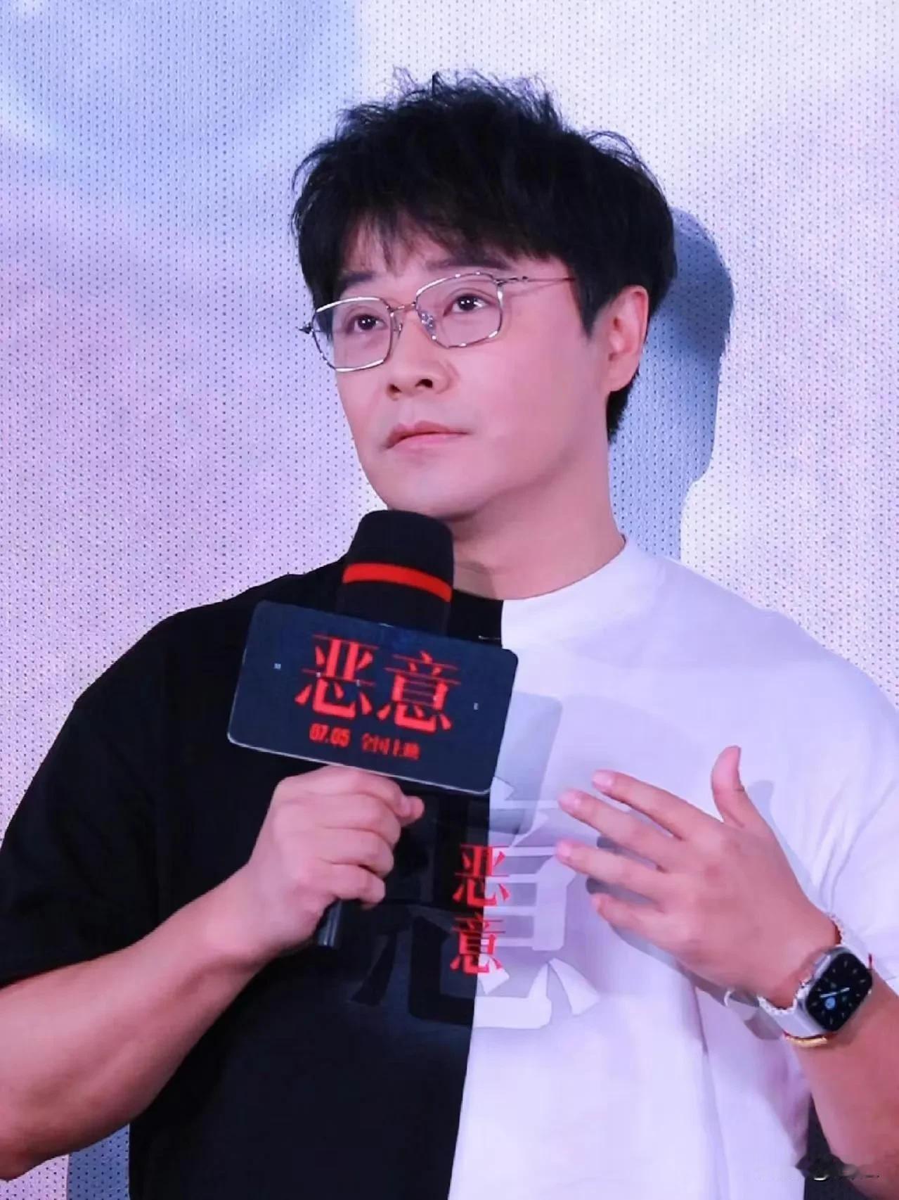 多读书真的有用！
不信你看导演陈思诚，
在《恶意》首映礼上回应李庚希“京圈公主”