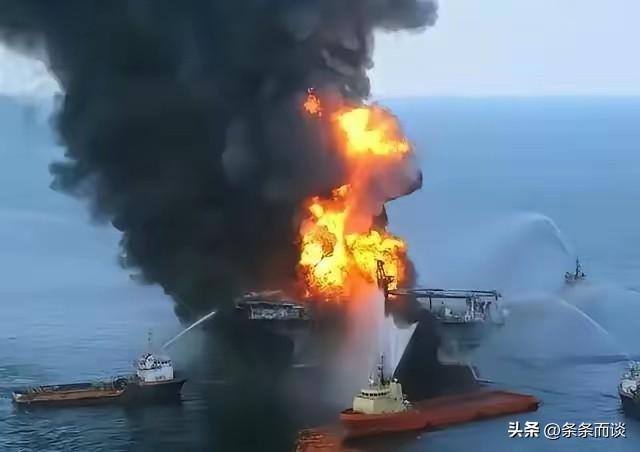 霍尔木兹海峡又一艘油轮被伊朗击中！
 
央视新闻3月7日对外发布消息，当天上午“