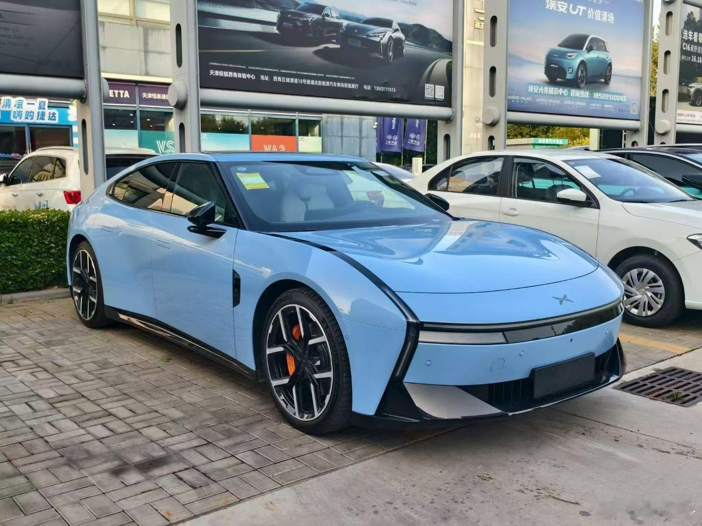 全新小鹏P7开启预售我也看到新P7的实车……照片了，来自朋友圈。[苦涩] ​​​