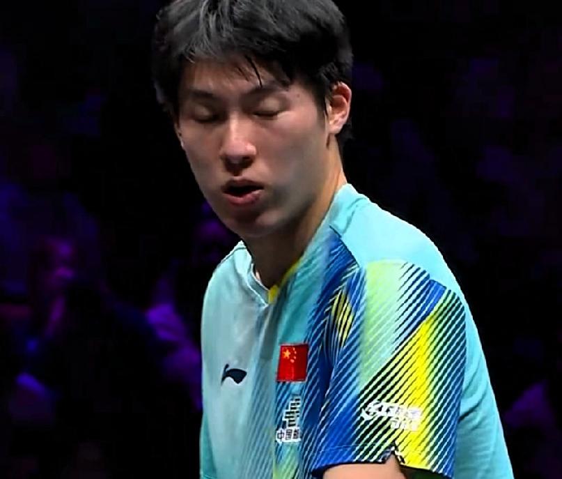 WTT重庆冠军赛决赛：
勒布伦11-9再拿1局，比分2-0领先。
温瑞博一度追分