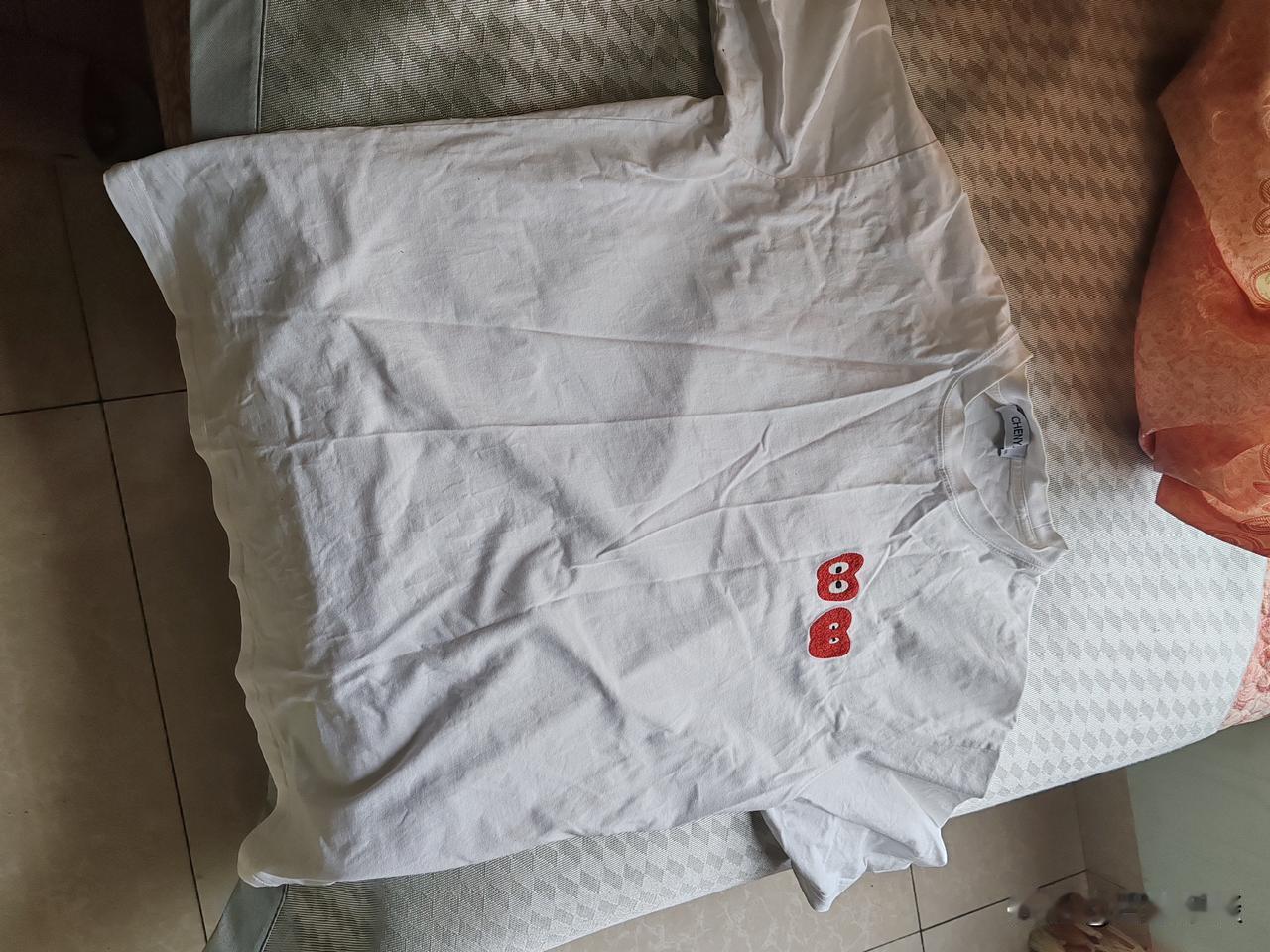 中秋国庆双节，好久没有买衣服了，去逛逛商场给家人买几身衣服？我每次去买衣服都是过
