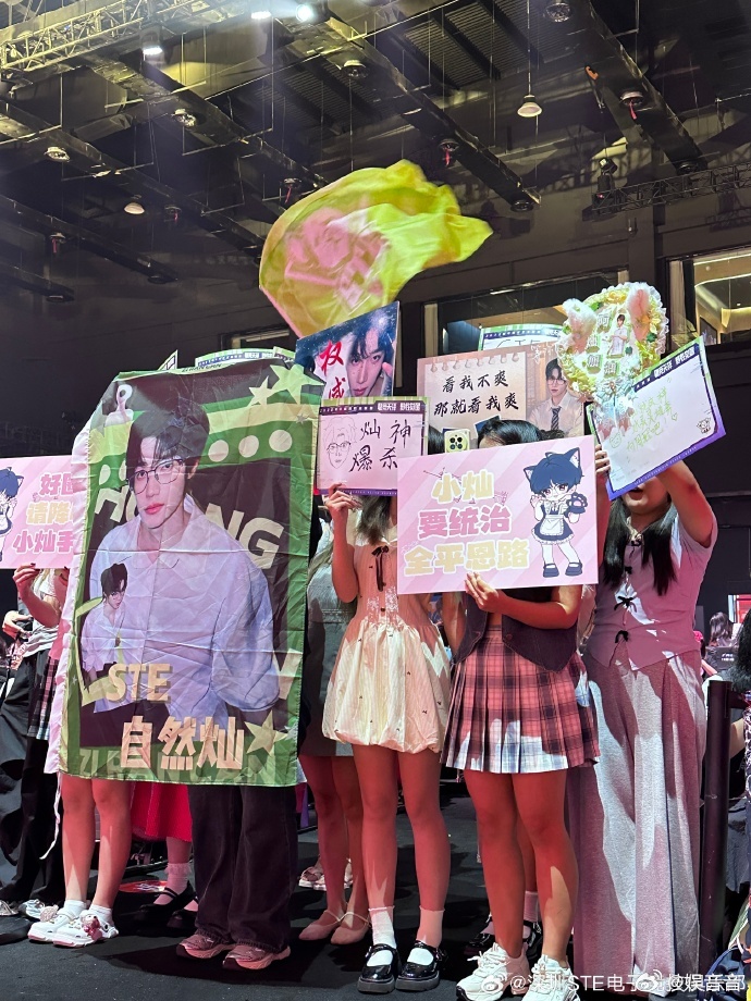 STE突围赛荣都吃鸡 必须夸爆86！STE突围赛在荣都吃鸡，他的极限一穿四直接打