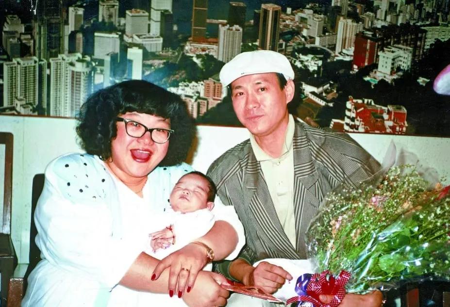 肥肥跟郑少秋在一起的时候总是那么开心幸福的样子。
肥肥：我给了你翅膀，你高飞一去