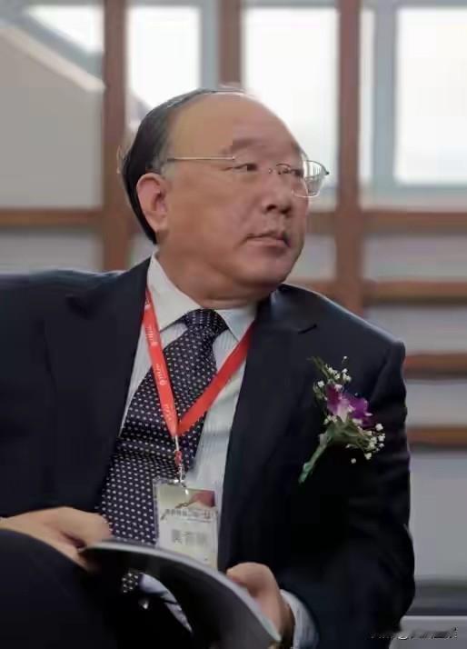 老黄这事让多少人接受不了，不是接受不了他翻车，而是接受不了曾经自己的智商被人家狠