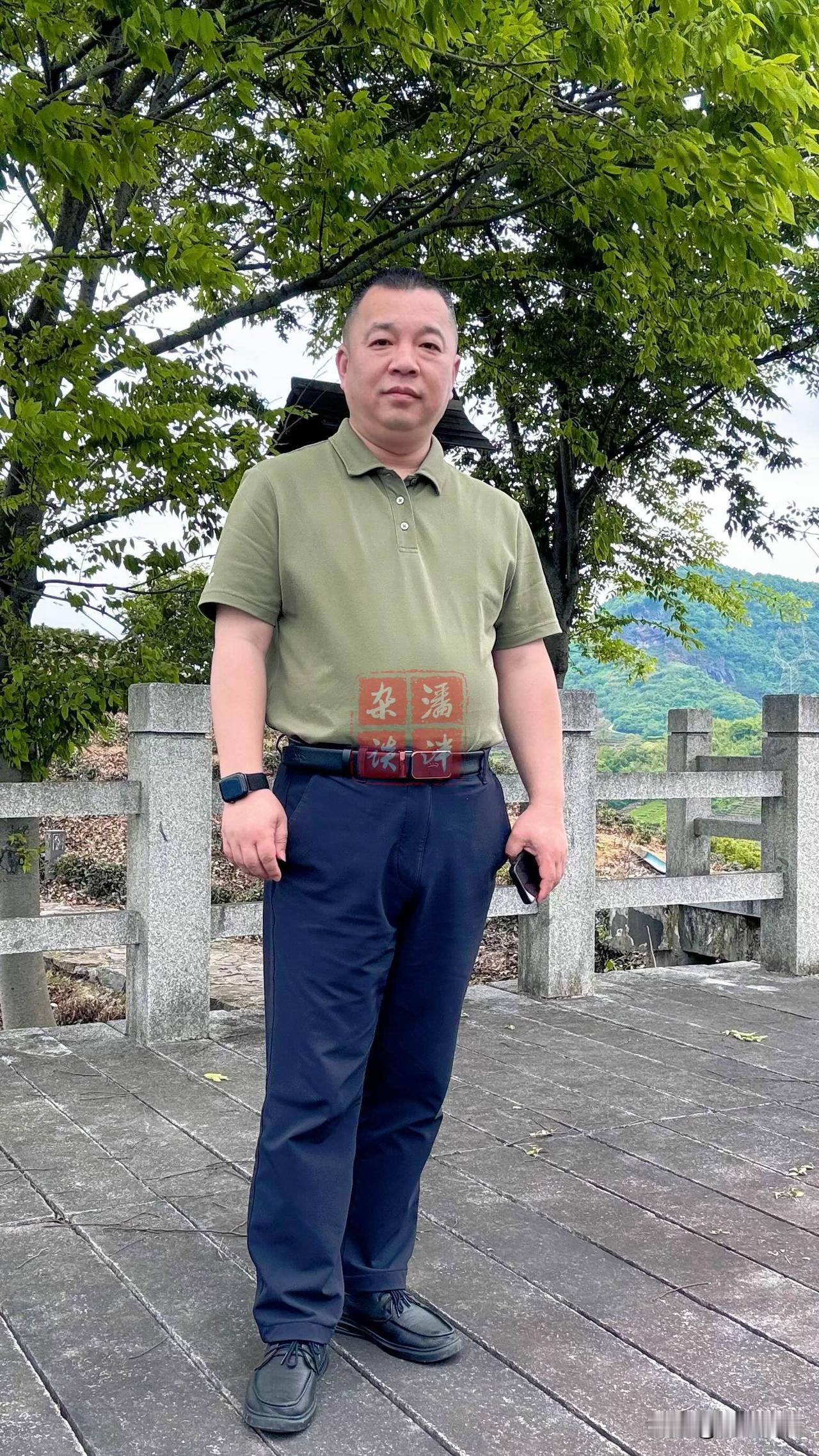 五一假期就不要出去人挤人了，像这样寻一处清幽之地，看山峦叠翠，听林间风吟，让身心