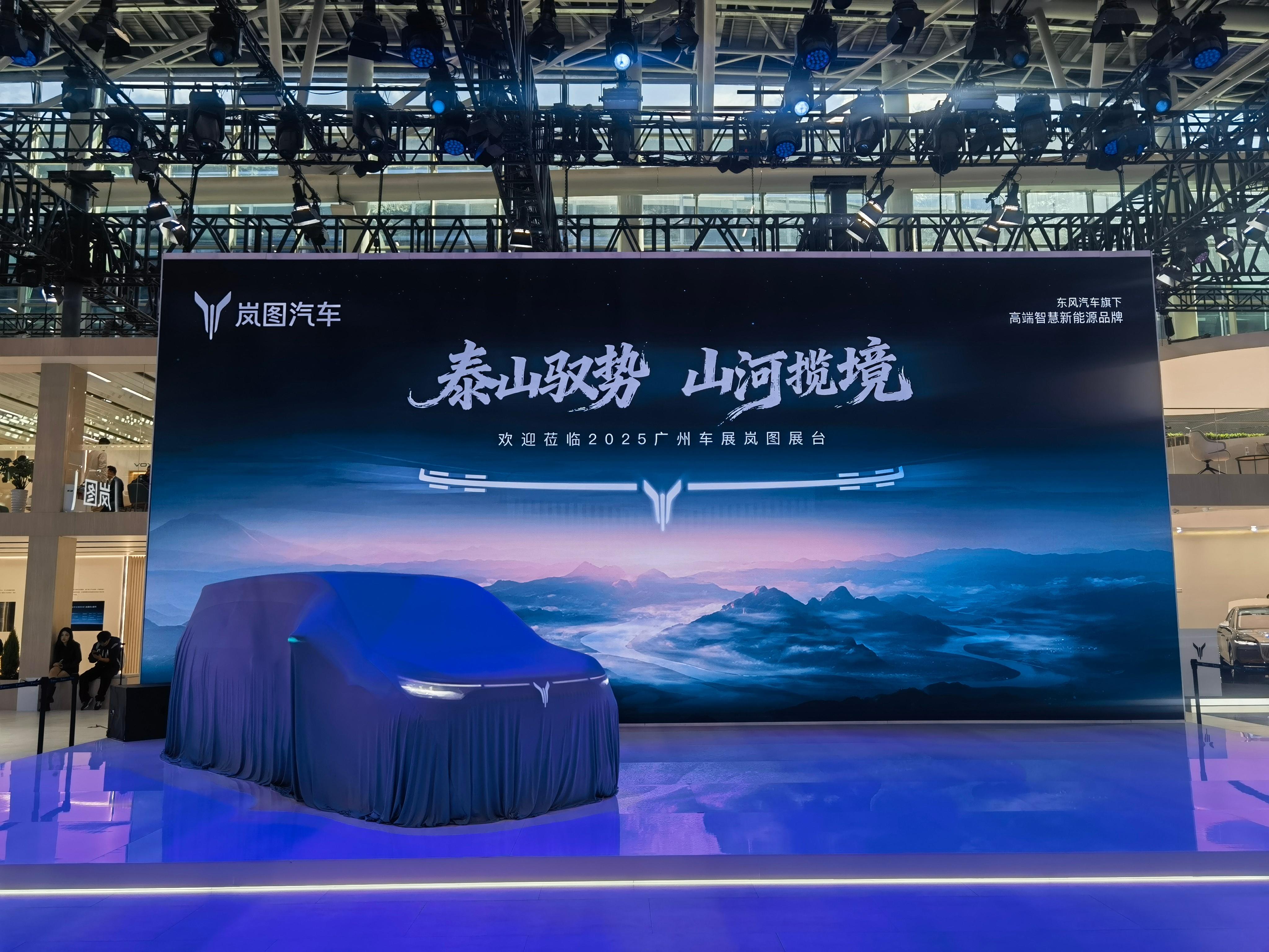 这次的广东车展上，岚图梦想家山河上市，一股老钱风，70.99万的豪华mpv，那他