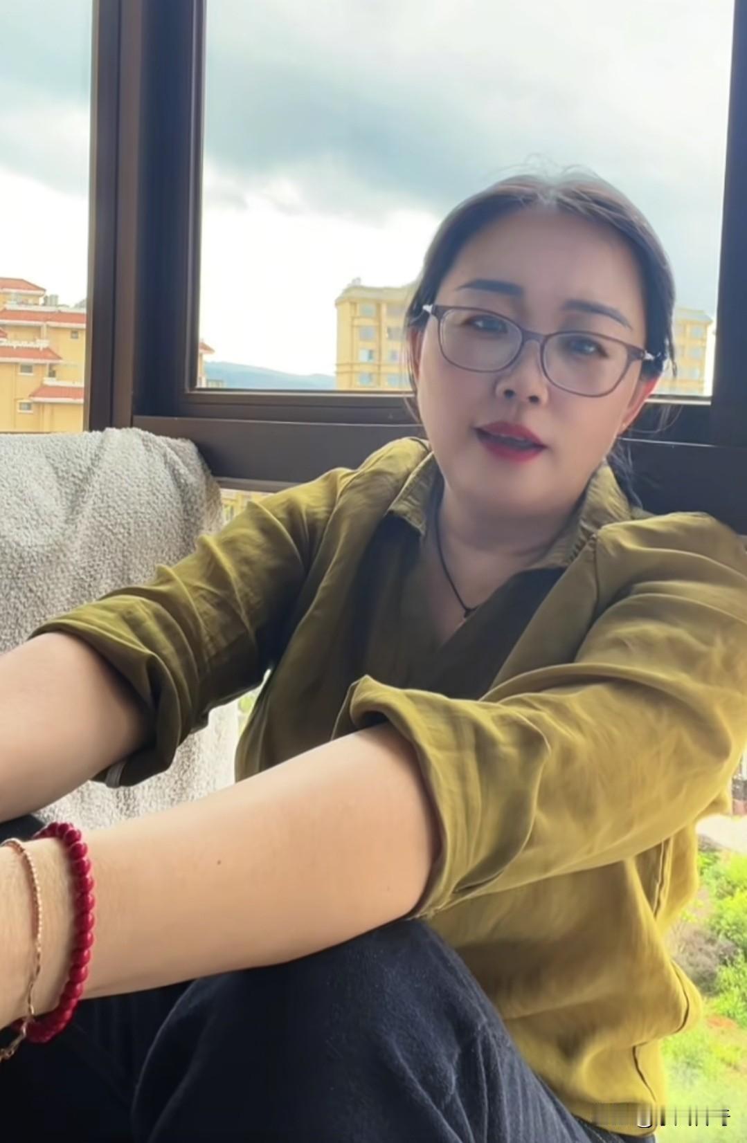 这是我的未婚妻。也是我追了五年的中年女人，我们已经开始先在一起生活了，真正的感情