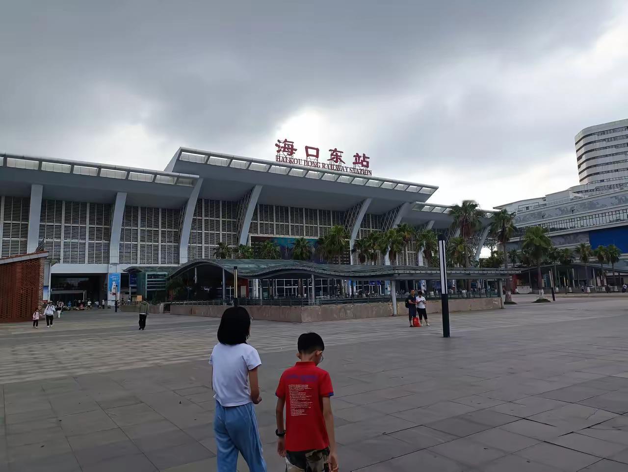 今年东北人去海南过冬大潮为何还没起动，网友问了一下在海南的东北老铁，他说今年大概