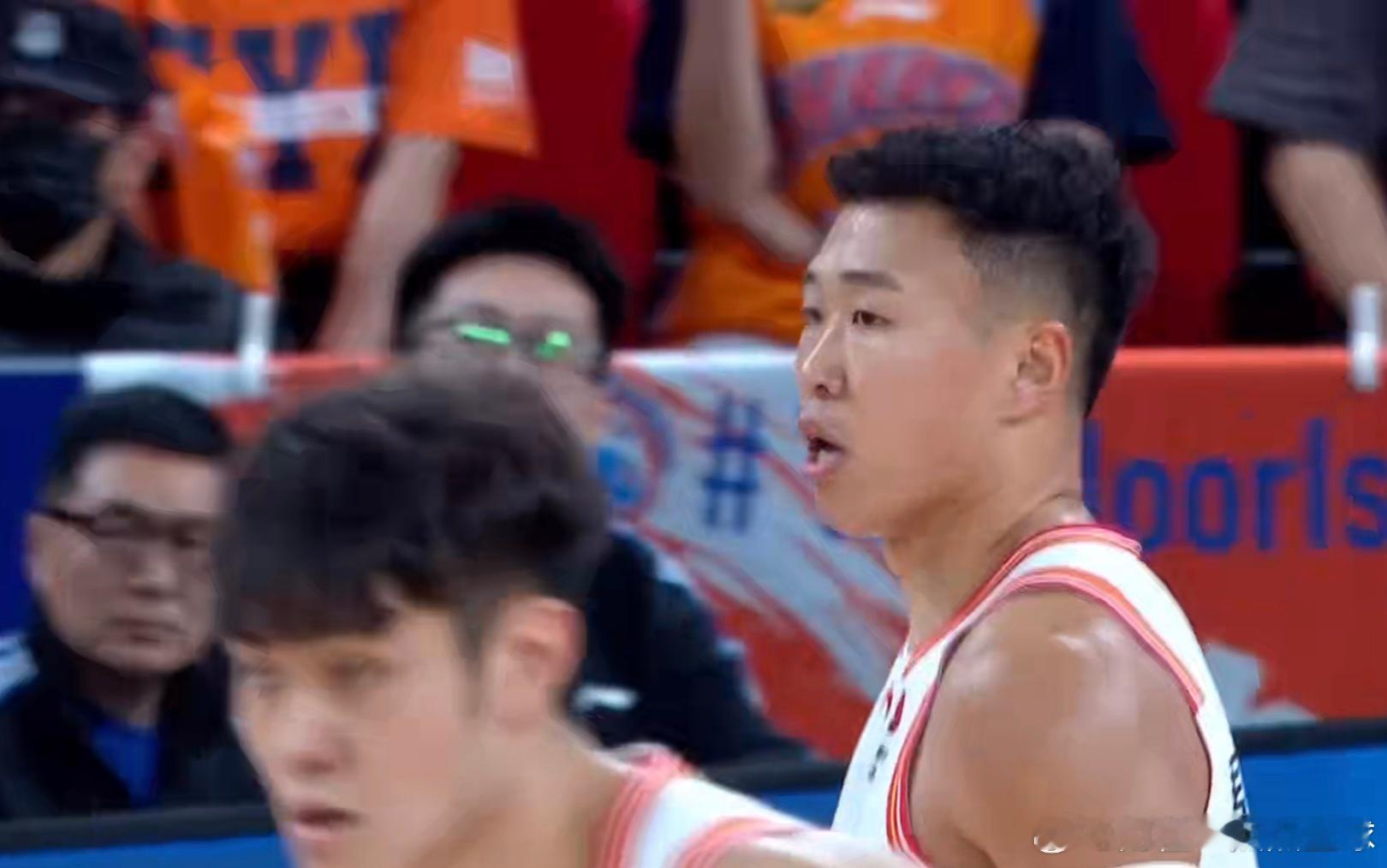 上海男篮vs深圳男篮贺希宁深圳男篮 今晚CBA赛场，深圳男篮客场挑战上海男篮的比